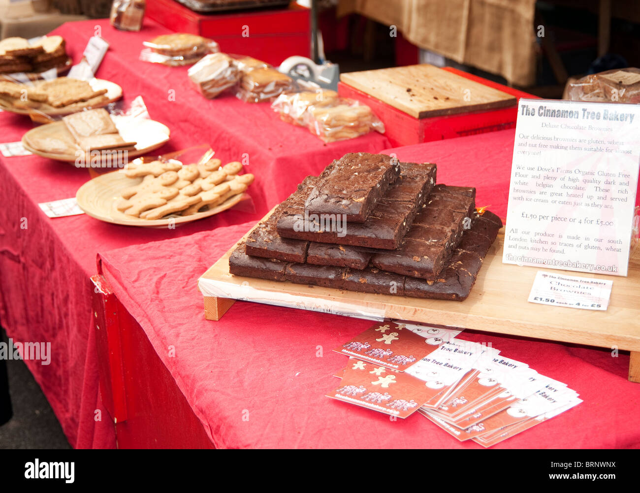Londra, REGNO UNITO - OTTOBRE, 2011: Borough Market, vicino al London Bridge, uno dei più grandi e antichi mercati alimentari di Londra Foto Stock