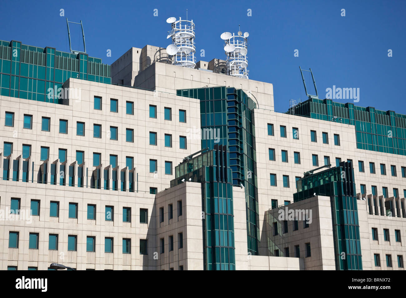 SIS O MI6 Edificio, 85 Albert Embankment, London, England, Regno Unito Foto Stock