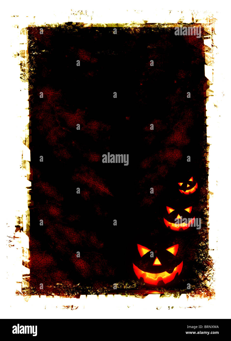 Halloween holiday card con sfondo incandescente jack-o-lantern nelle tenebre Foto Stock