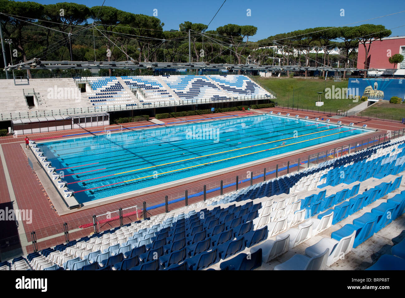 Olympic pool immagini e fotografie stock ad alta risoluzione - Alamy