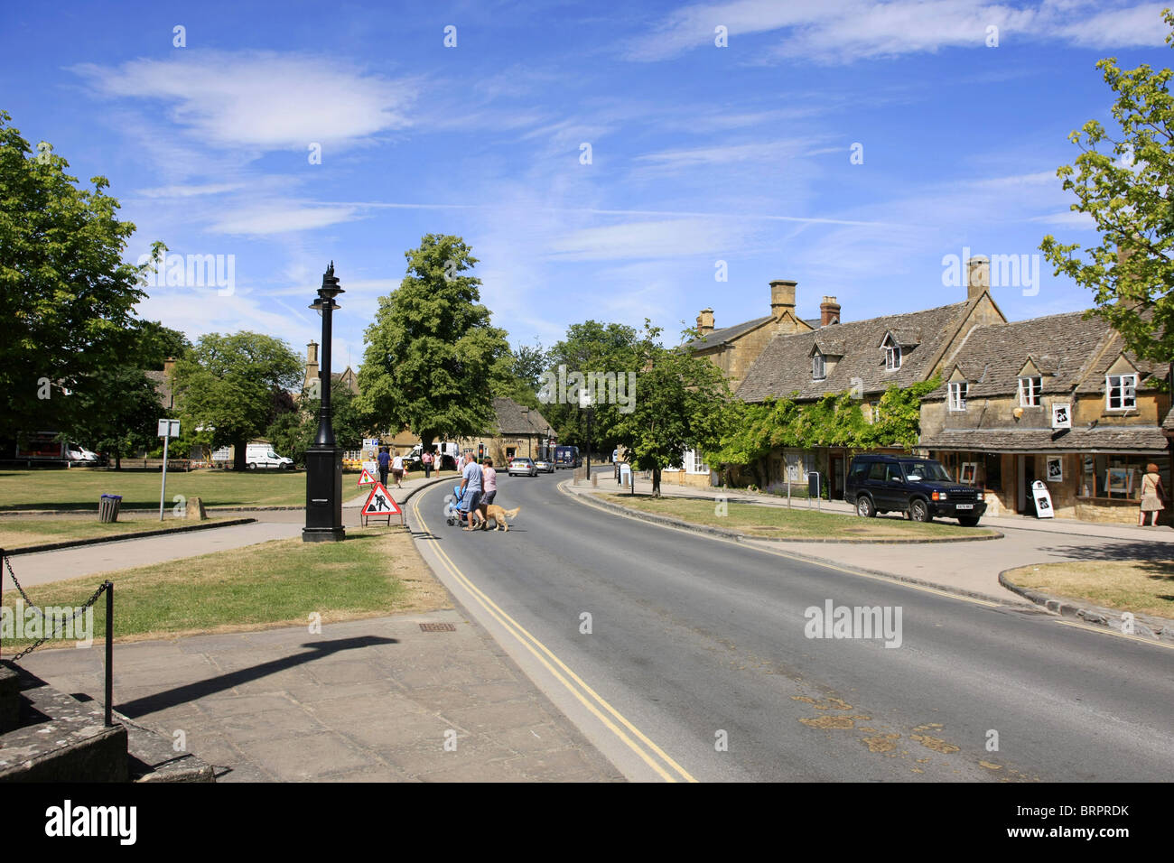 La sola strada principale nel pittoresco villaggio di Broadway Worcestershire parte del famoso Costwolds Foto Stock