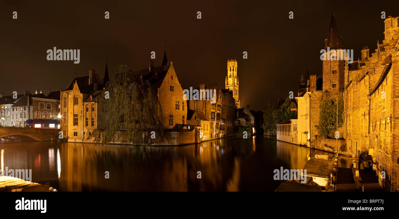 Bruges città Heritage Center di notte, Belgio Foto Stock