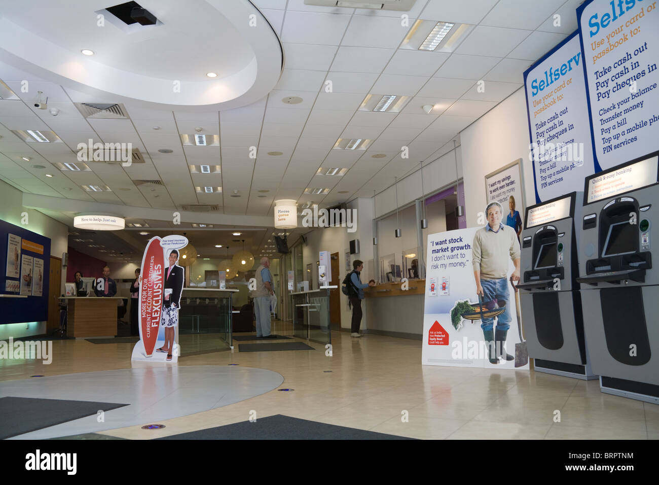 Regno Unito il banking hall di un High Street bank Foto Stock
