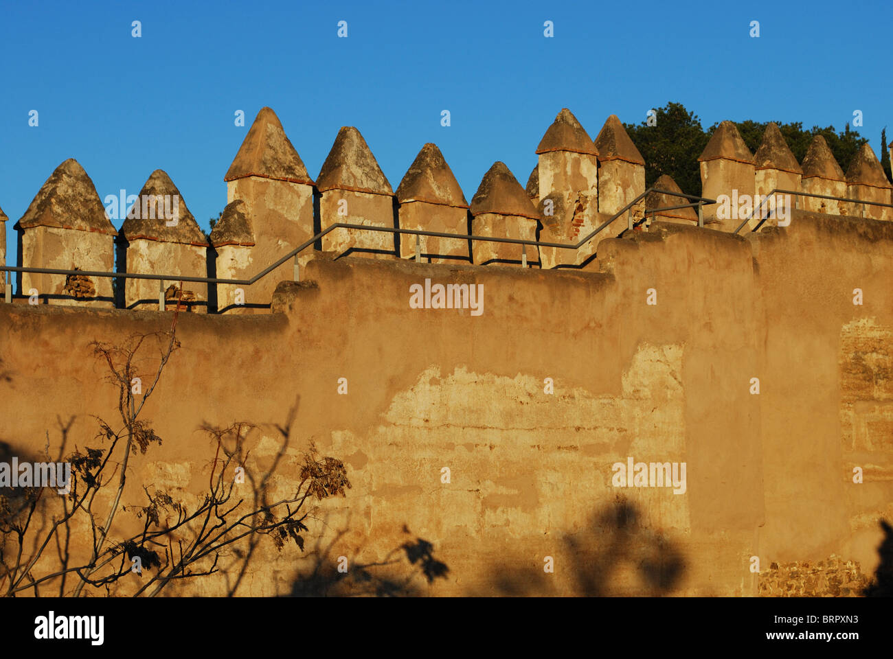 Castello merlature, castello di Gibralfaro, Malaga, Costa del Sol, provincia di Malaga, Andalusia, Spagna, Europa occidentale. Foto Stock
