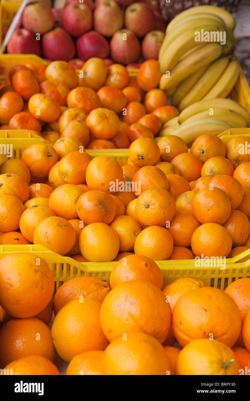 Naranjas en n.a. fruteria arance in un negozio di frutta Foto Stock