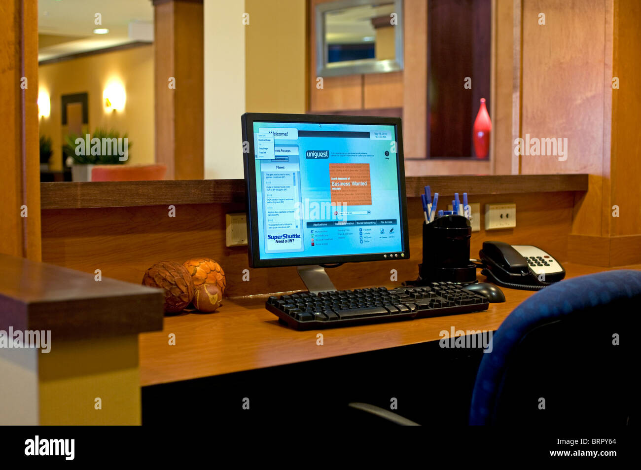Interno della hall con computer business center Foto Stock