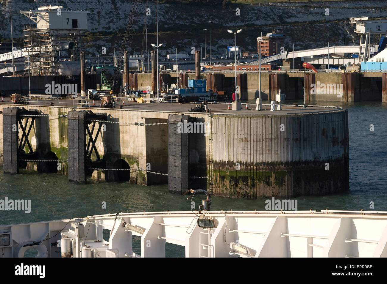 Punto di imbarco dover docks porto di attracco dei traghetti Foto Stock