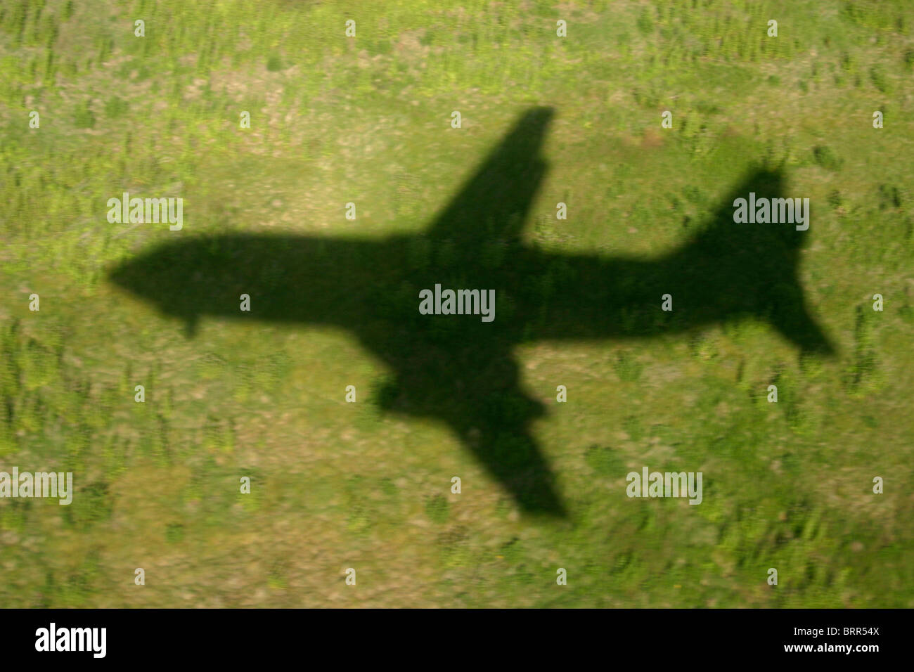 Ombra di un aereo sul terreno al di sotto di Foto Stock