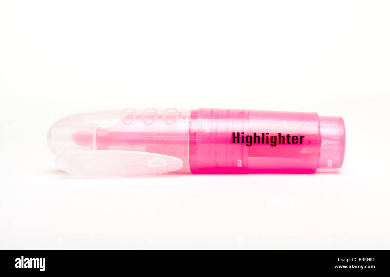 Close up di shocking neon pink evidenziatore isolato su bianco. Foto Stock