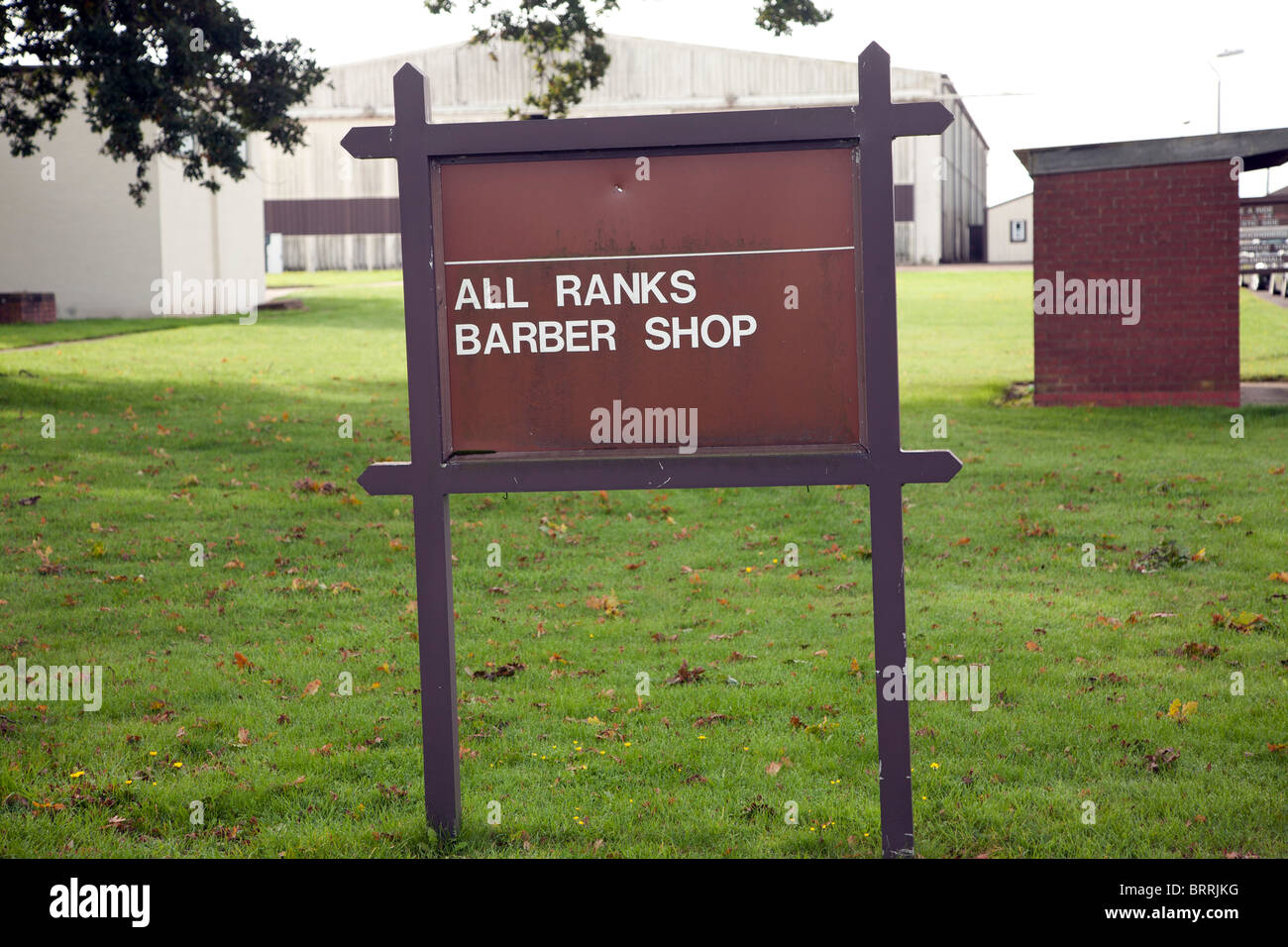 Tutti i rank Barber shop segno, ex USAF RAF Bentwaters base, Suffolk, Inghilterra Foto Stock