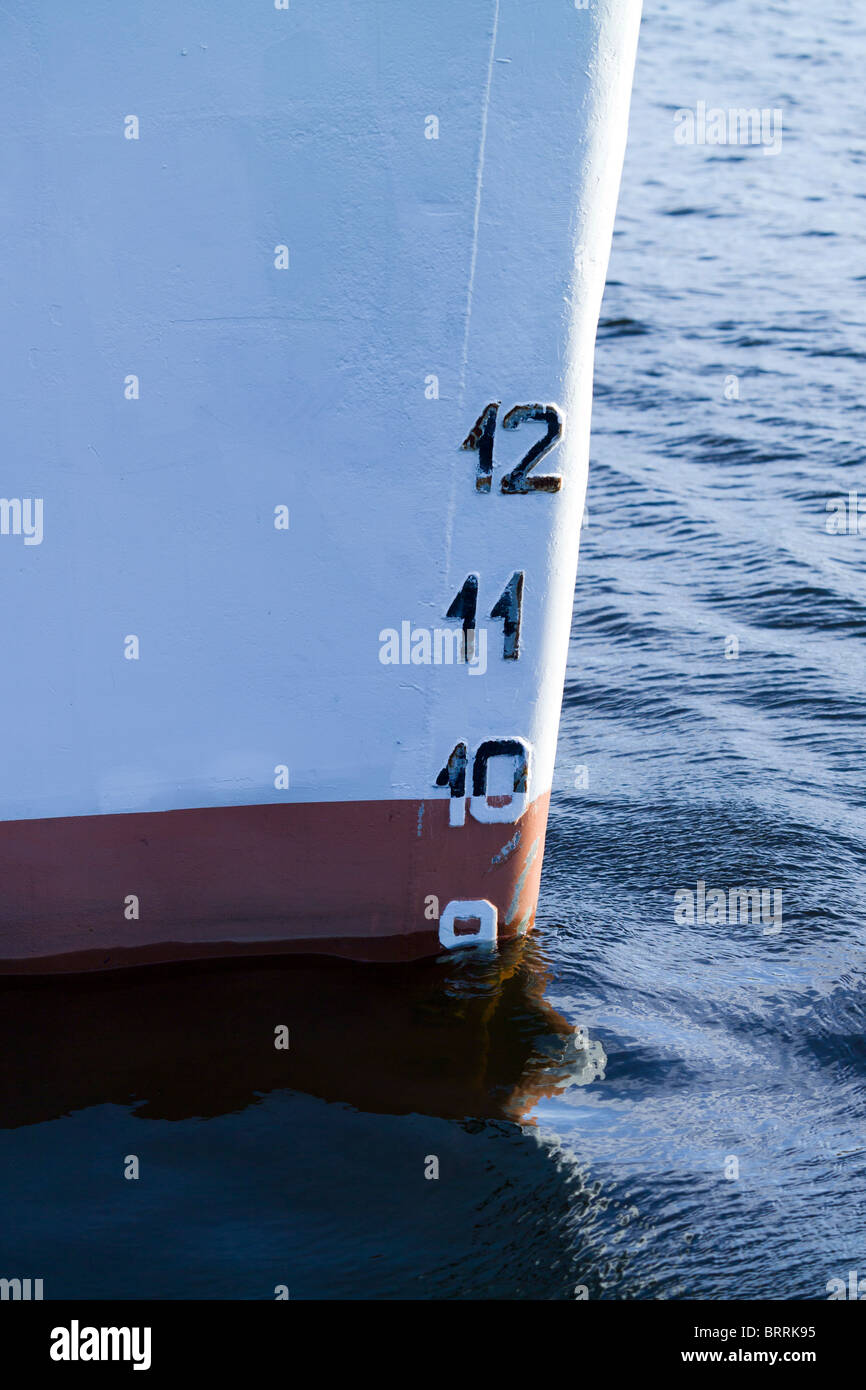 Navi bow che mostra la plimsoll calibro di profondità Foto Stock