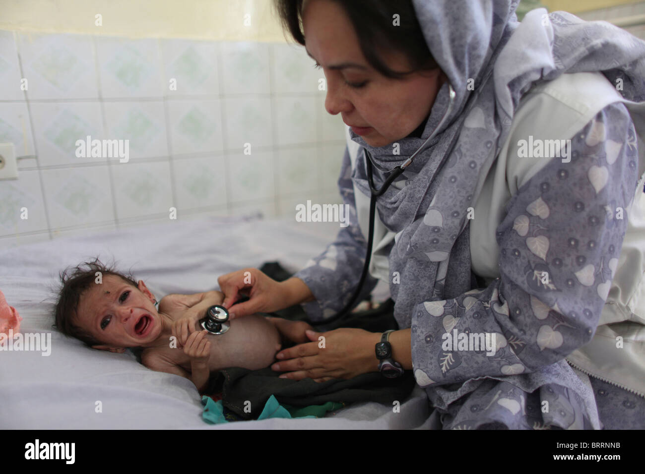 Reparto pediatrico di un ospedale afghano Foto Stock