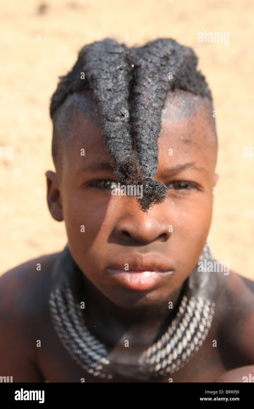 Popolo Himba nella remota regione Opuwo di Namibia Foto Stock