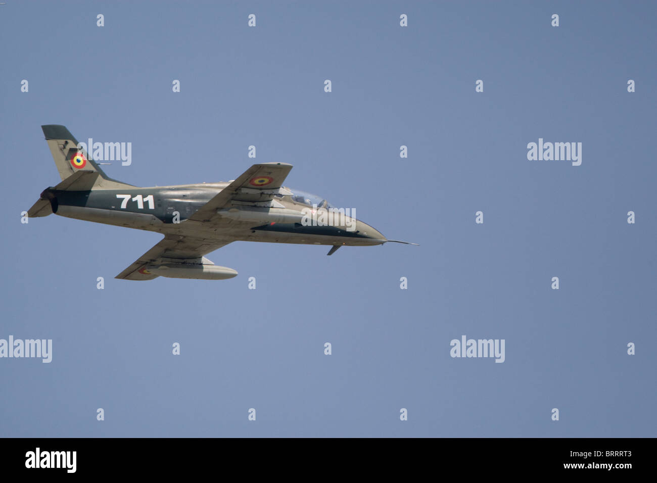 Jet da combattimento aereo Airshow aeromobile blu cielo acrobatico " Attività " Flying volo Stunt specialità velocità ala Cockpit 'Aerospace Foto Stock