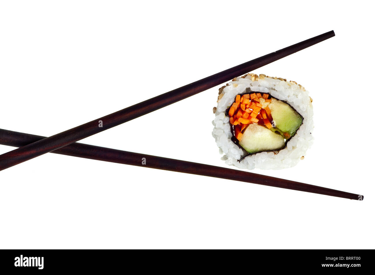 Sushi vegetariano California roll con riso e alghe marine isolati su sfondo bianco Foto Stock