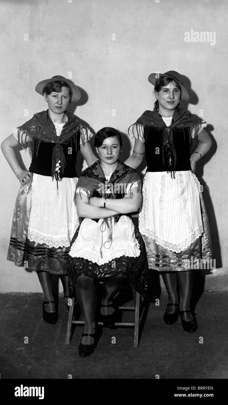 Tre donne, fotografia storica, intorno al 1920 Foto Stock