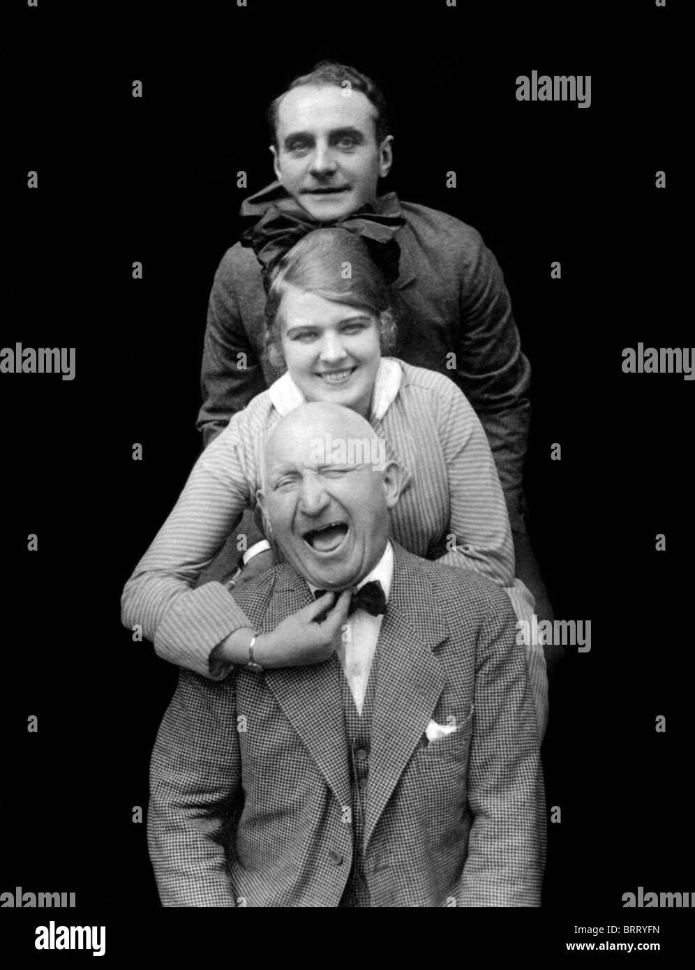 Tre persone sorridenti e ridere, fotografia storica, circa 1924 Foto Stock