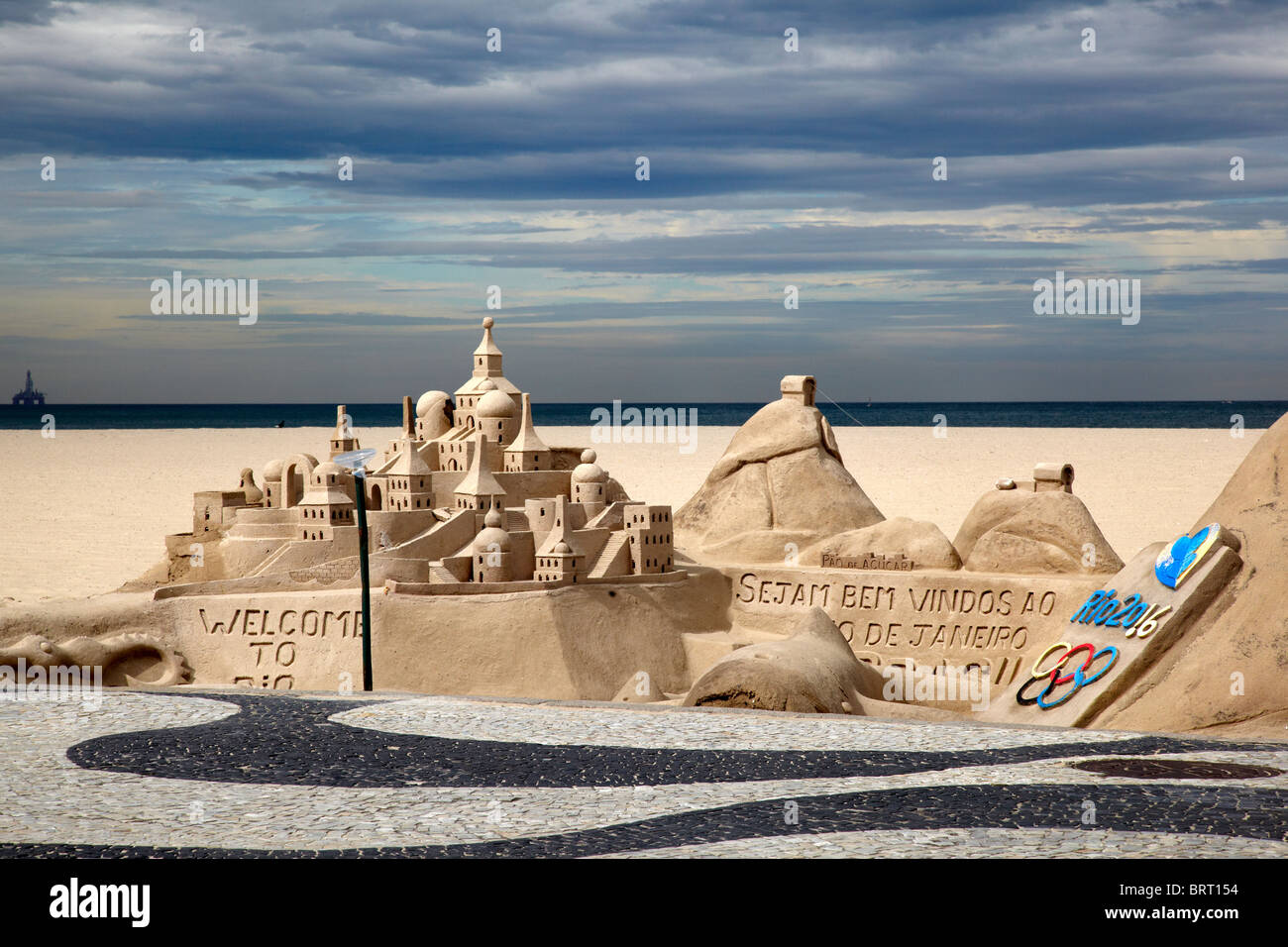 Rio 2016 castello di sabbia presso la spiaggia di Copacabana, Rio de Janeiro, Brasile Foto Stock