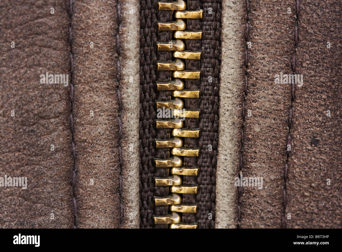 Macro di pelle marrone con zip Foto Stock