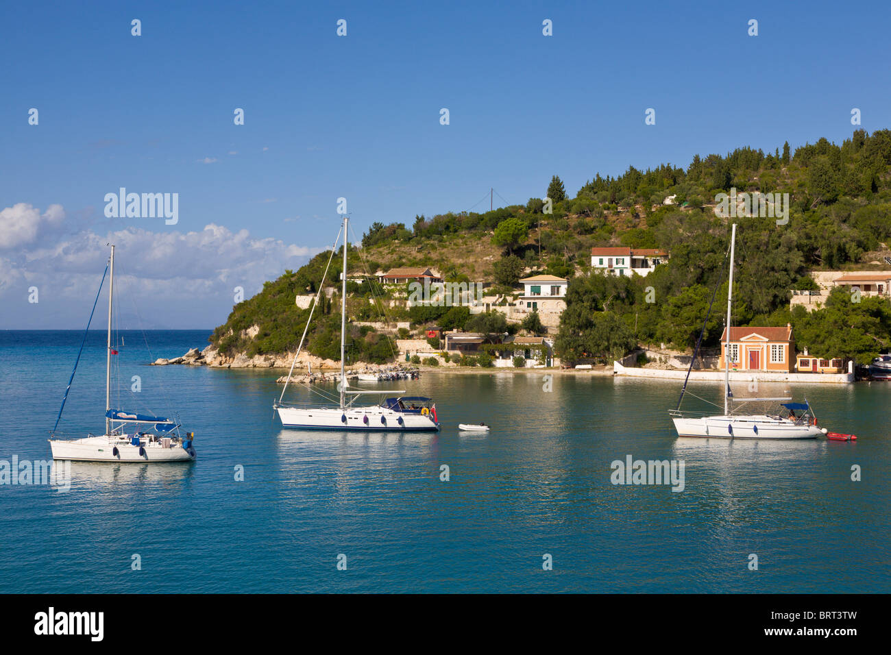 Yachts all'ancoraggio, Lakka, Paxos, Grecia Foto Stock