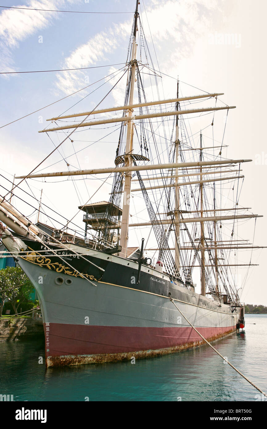 "Cadute di Clyde' scafo in ferro 4 masted completamente truccate nave solo rimanendo sail pilotato petroliera ormeggiato a Honolulu Hawaii..navi del 1800s Foto Stock