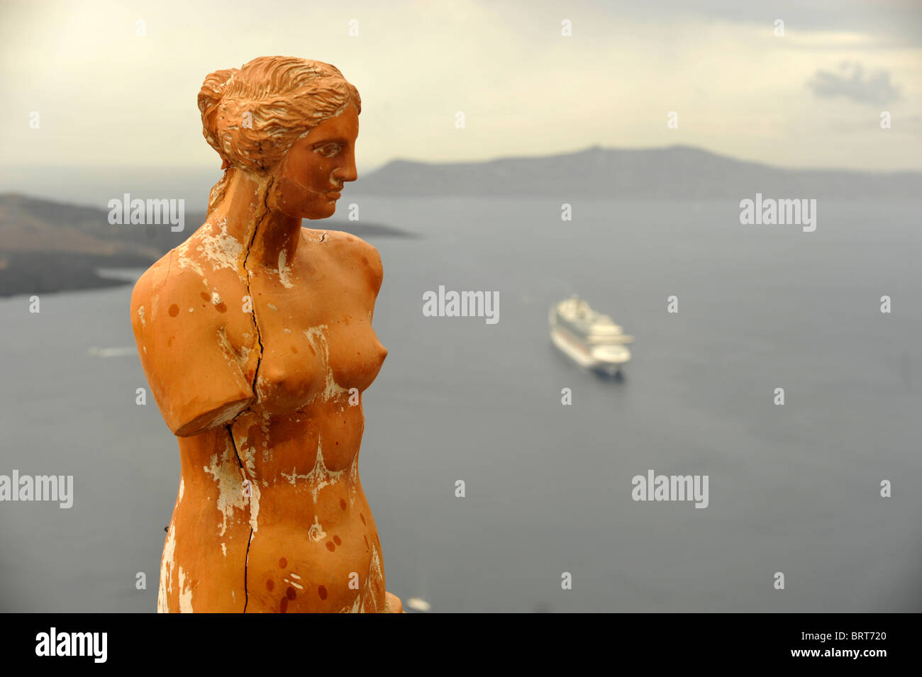 Copia in terracotta della Venere di Milo presso un ristorante sull'isola greca di Santorini nelle Cicladi. Foto Stock