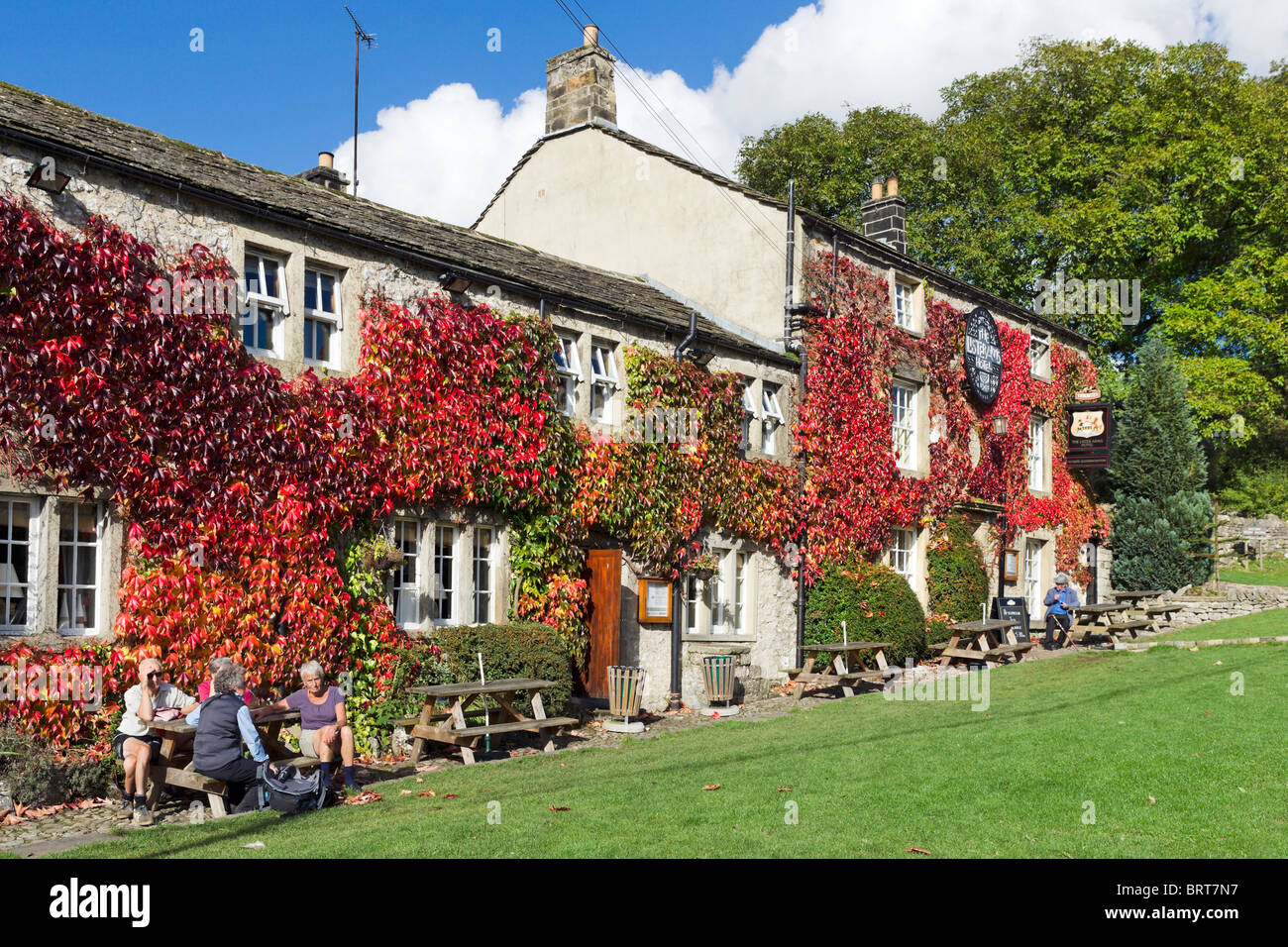 Il Lister Arms Hotel e pub, Malham, Wharfedale, Yorkshire Dales, England, Regno Unito Foto Stock