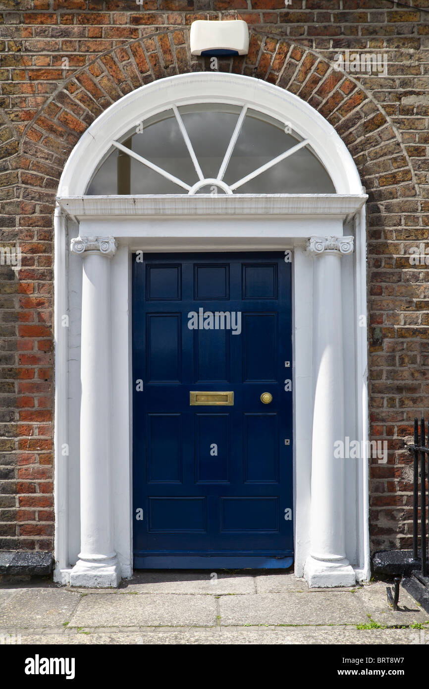 Inquadratura di un blu classico georgiano porta irlandese. Foto Stock