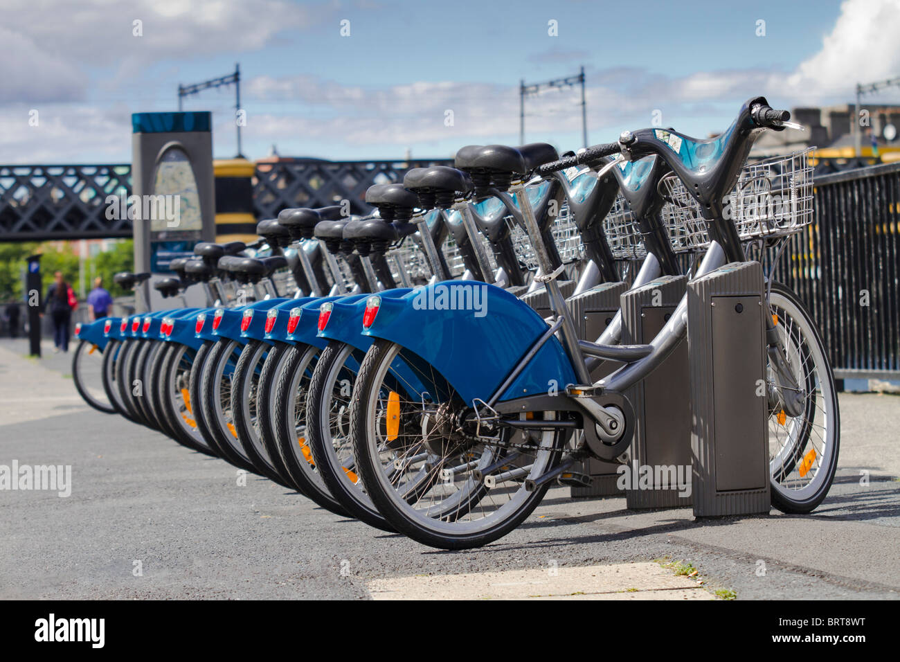 Noleggio di biciclette nella città di Dublino, Irlanda. Foto Stock
