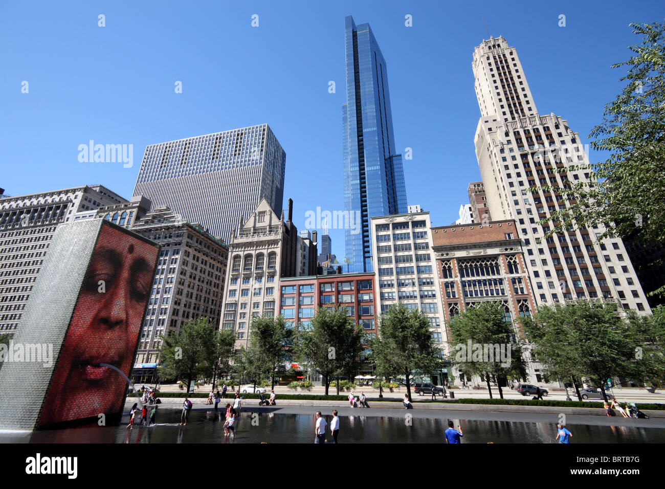 Chicago, il Millennium Park Crown Fontana e Michigan Avenue Foto Stock