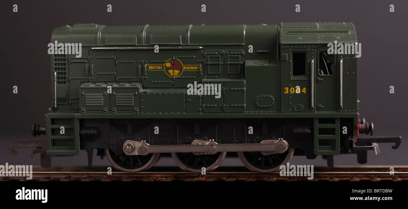 Shunter diesel classe 08, livrea verde BR, modello in scala con vista laterale Foto Stock
