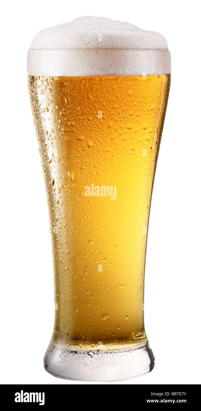 Frosty bicchiere di birra chiara isolato su uno sfondo bianco. Foto Stock