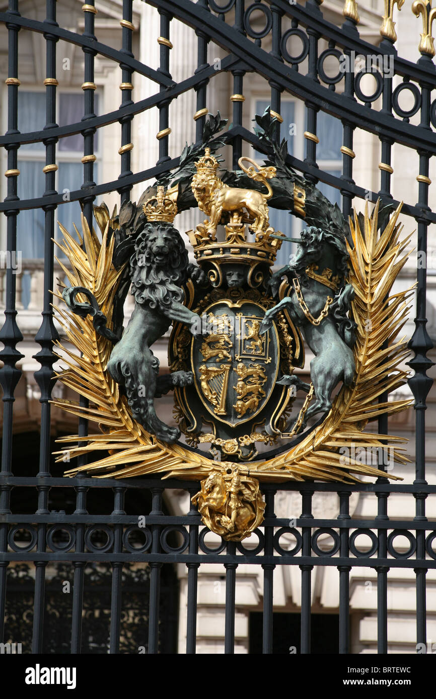 Palazzo di Buckingham Gate con stemma reale Foto Stock