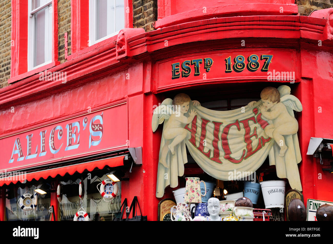 Alice negozio di antiquariato a Portobello Road a Notting Hill, Londra, Inghilterra, Regno Unito Foto Stock