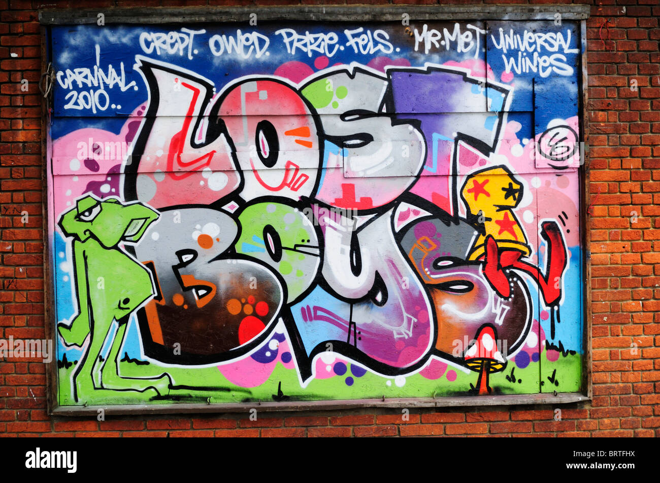 Ragazzi persi Graffiti off Portobello Road a Notting Hill, Londra, Inghilterra, Regno Unito Foto Stock
