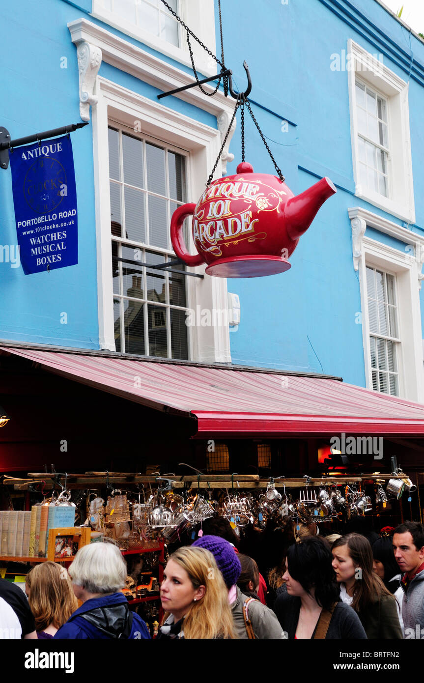 Portobello Road Antiques Market, Notting Hill, London, England, Regno Unito Foto Stock