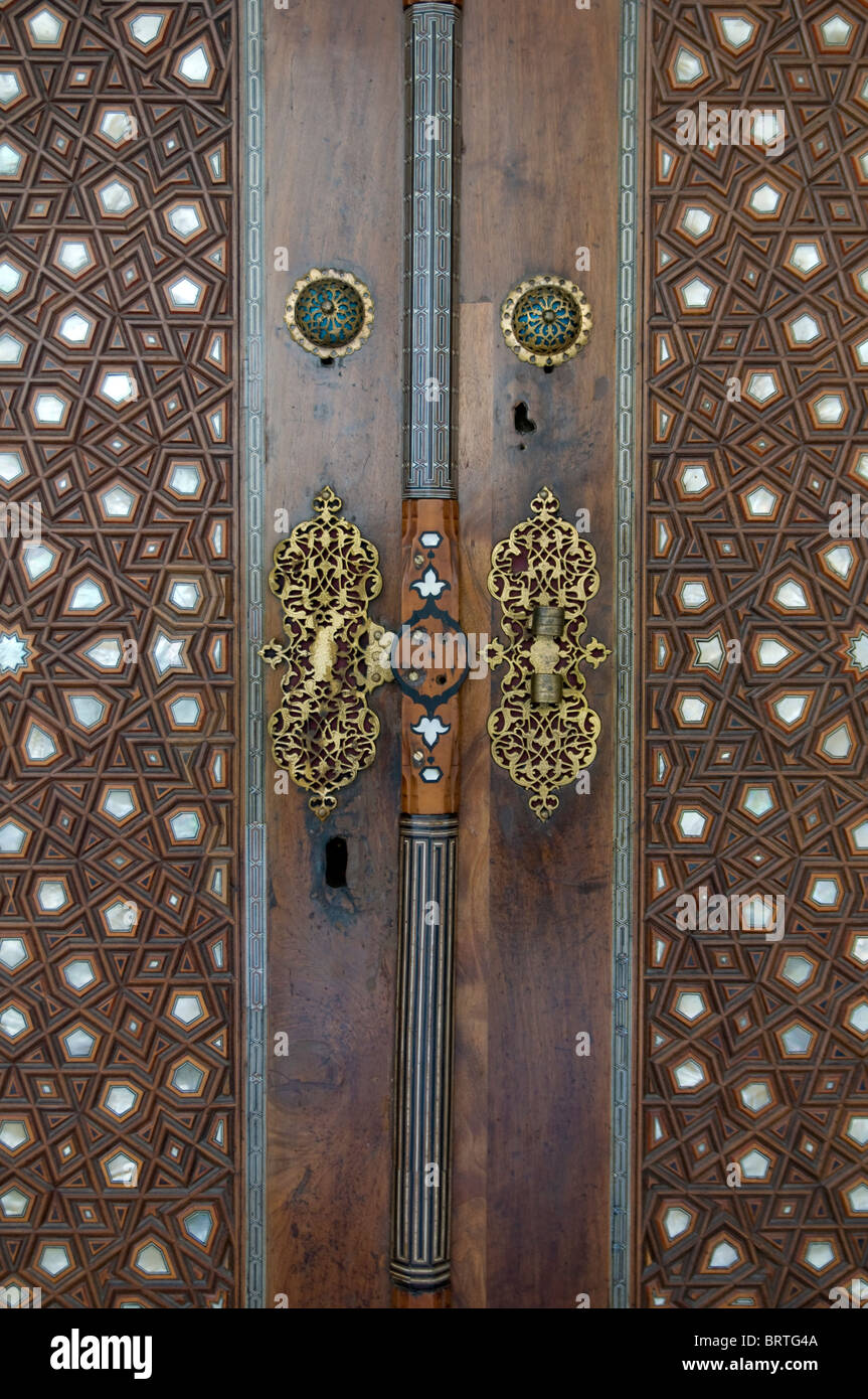 Madre di perla (Sedef) porta, mausolei dei sultani in Hagia Sophia, Istanbul, Turchia Foto Stock