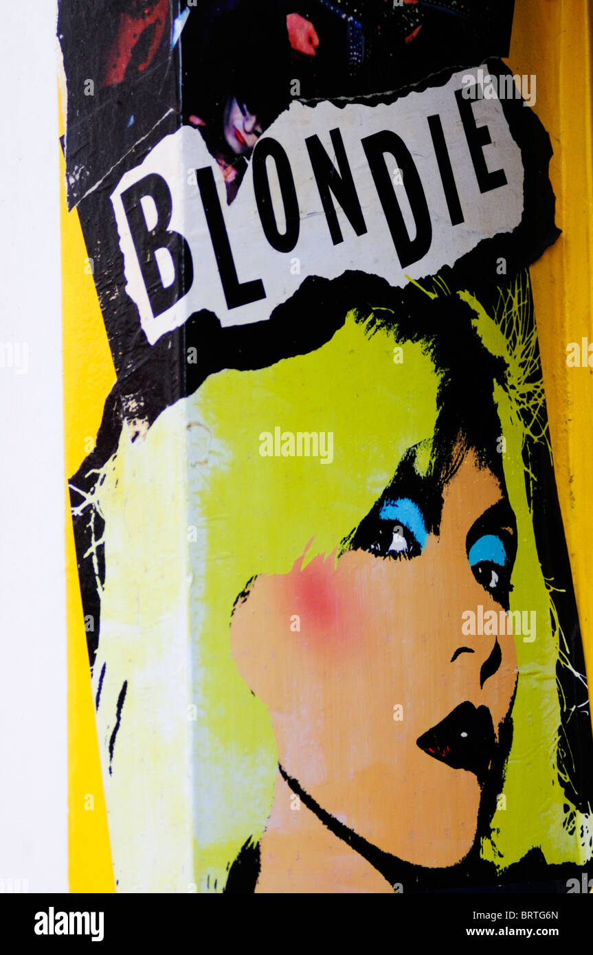 Blondie caricatura pittura di Debbie Harry presso un negozio di musica in Pembridge Road, Notting Hill, London, England, Regno Unito Foto Stock