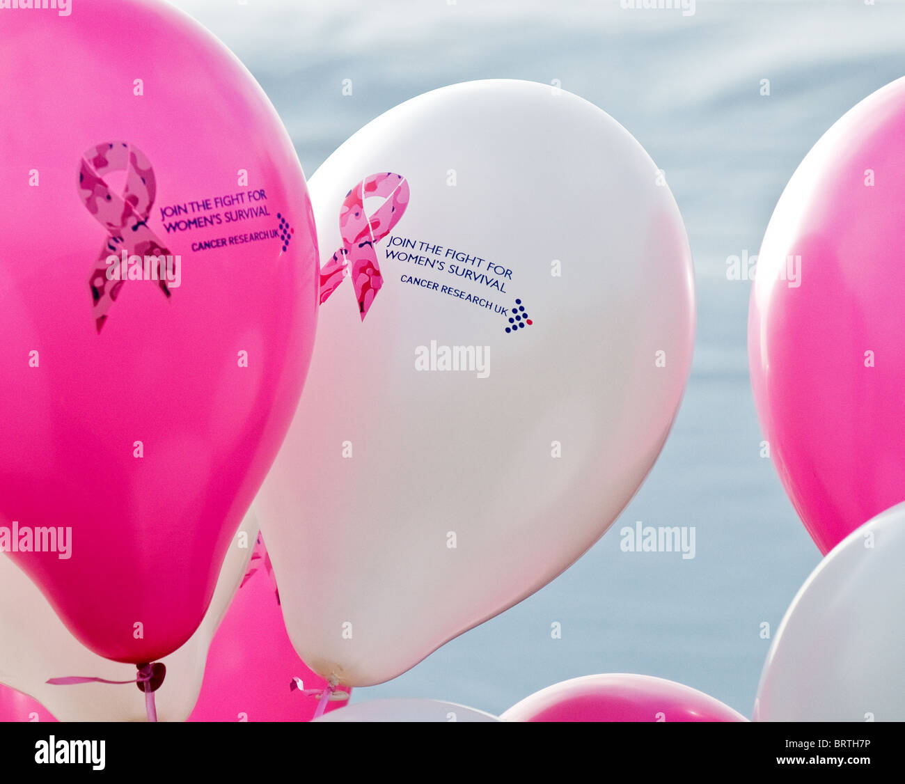 Palloncini a Thorndon uno stride in aiuto del Cancer Research UK. Foto Stock