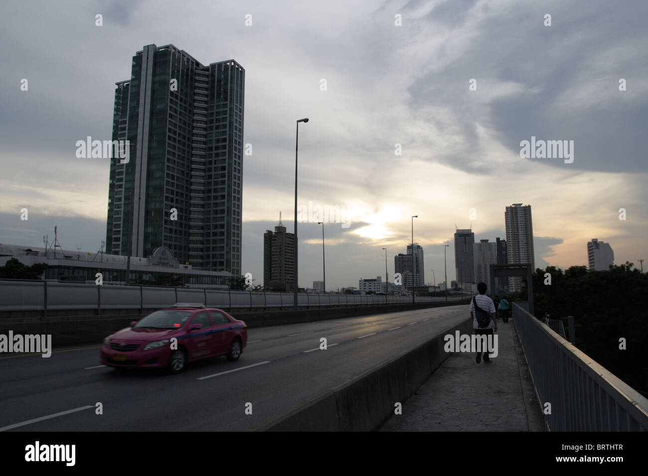 In condominio sul Chao Praya river side a Bangkok Foto Stock