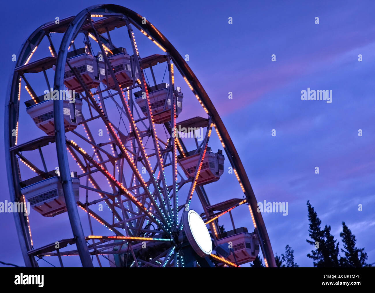 Ruota panoramica Ferris al tramonto Foto Stock