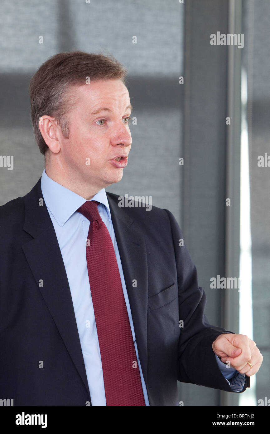MP conservatore Michael Gove membro del Parlamento di Surrey Heath e il Segretario di Stato per l'Educazione Foto Stock