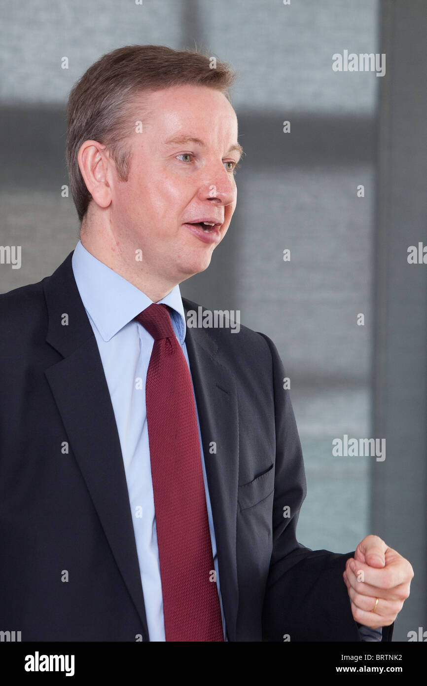 MP conservatore Michael Gove membro del Parlamento di Surrey Heath e il Segretario di Stato per l'Educazione Foto Stock