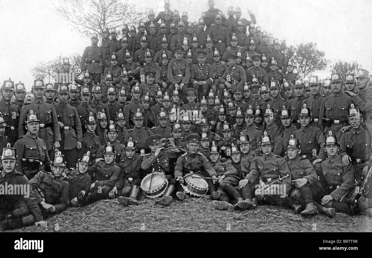 Poliziotti con musicisti, immagine storica, ca. 1930 Foto Stock
