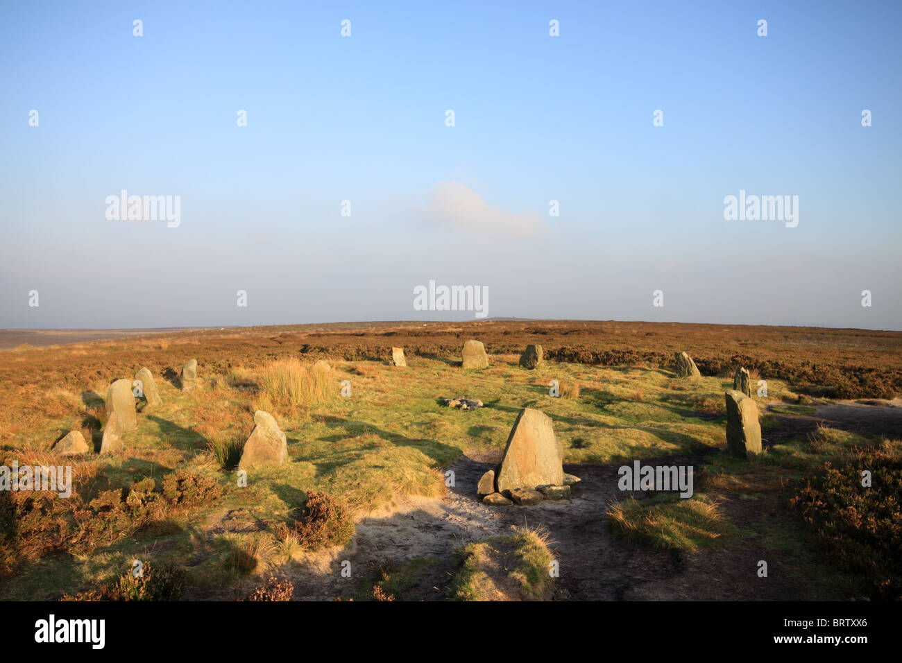 Il " dodici apostoli " pietre permanente su Rombold's Moor, Ilkley Moor, West Yorkshire, Regno Unito Foto Stock