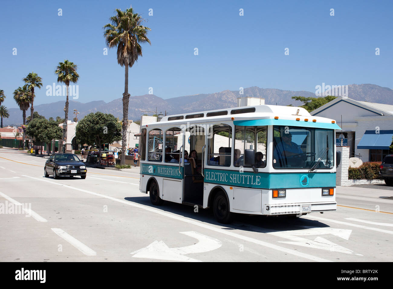 Santa Barbara lungomare del centro cittadino di passeggero elettrico Bus di transito in California USA Foto Stock