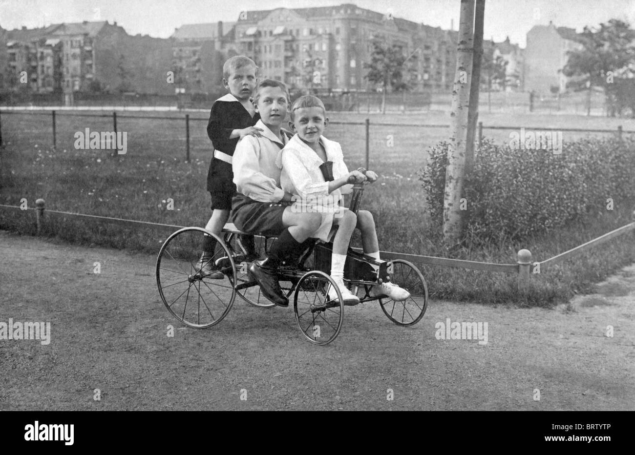 Tre ragazzi, immagine storica, ca. 1930 Foto Stock