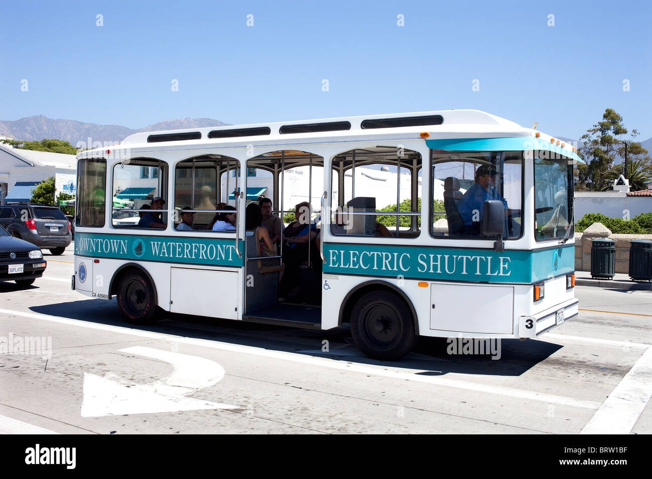 Santa Barbara lungomare del centro cittadino di passeggero elettrico Bus di transito in California USA Foto Stock