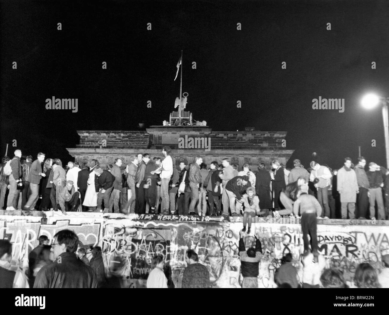 Caduta del muro di Berlino, la notte fra il giovedì 9 e venerdì il decimo giorno del mese di novembre 1989, fotografia storica, intorno alle 2 di notte Foto Stock