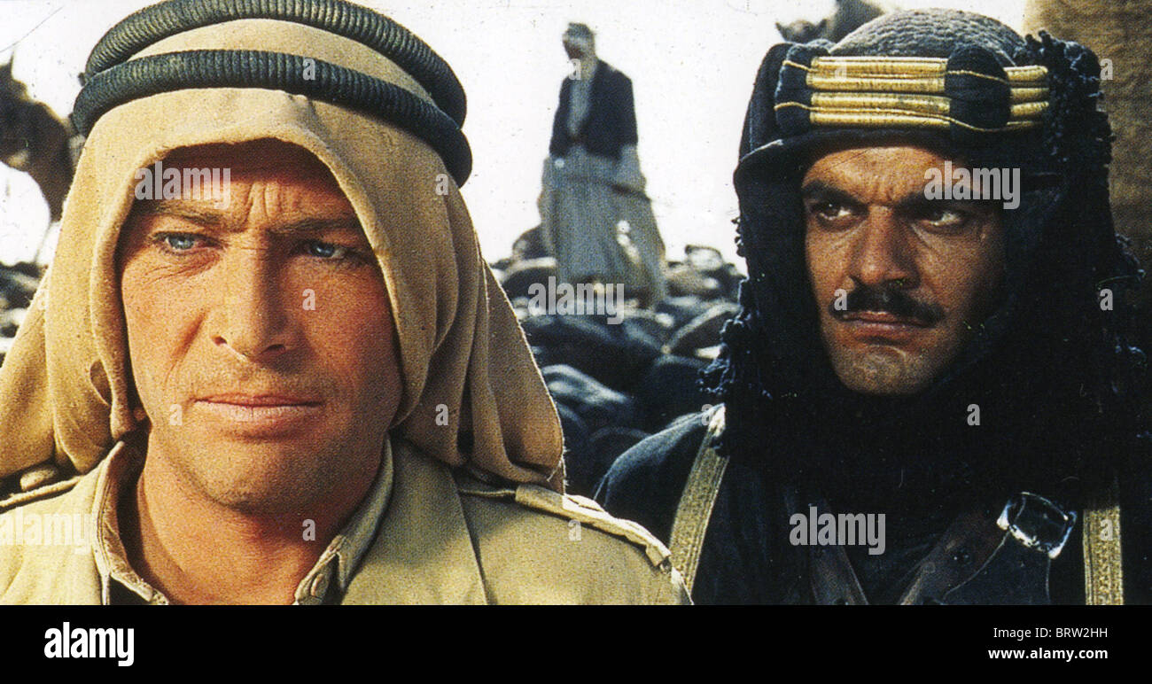LAWRENCE D'ARABIA 1962 Columbia/Horizon film con Peter O'Toole a sinistra e Omar Sharif Foto Stock